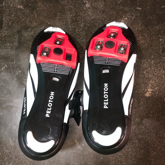 adjusting peloton shoe cleats